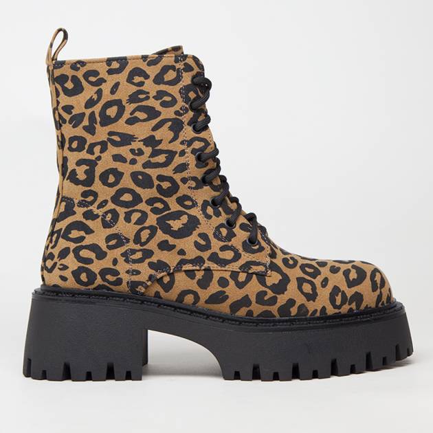 Ботинки на высокой подошве в леопардовой расцветке с подкладкой из натуральной шерсти.